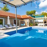 Islamlar Village 2 Bedroom 1012 *